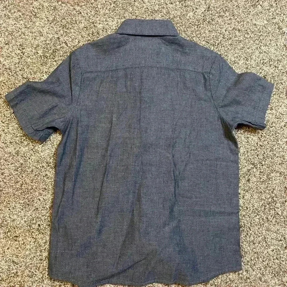 62. Volcom Boys Button Down, Size M, EUC - Picture 2 of 4